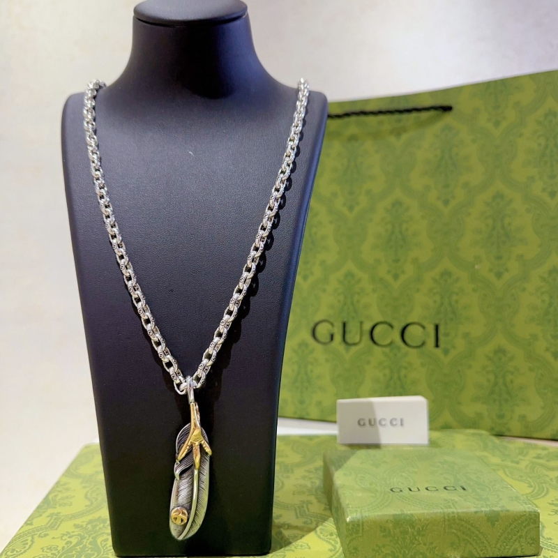 G*u*i necklaces